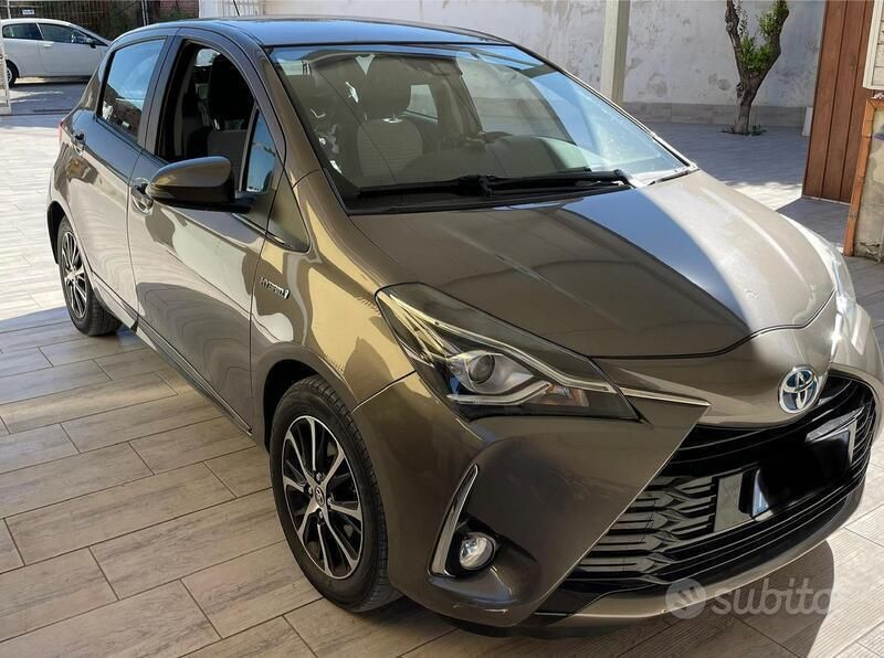 Usata 2018 Toyota Yaris Hybrid Due volumi | 7500 € (Super prezzo) - Immagine 1/4