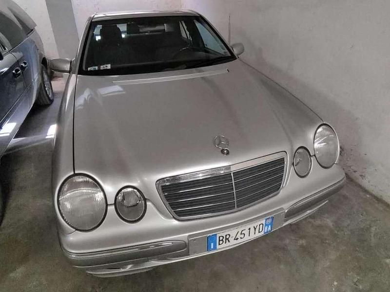 Usata Mercedes E270 Elegance 170 CV (125 kW) 2000 Grigio Berlina