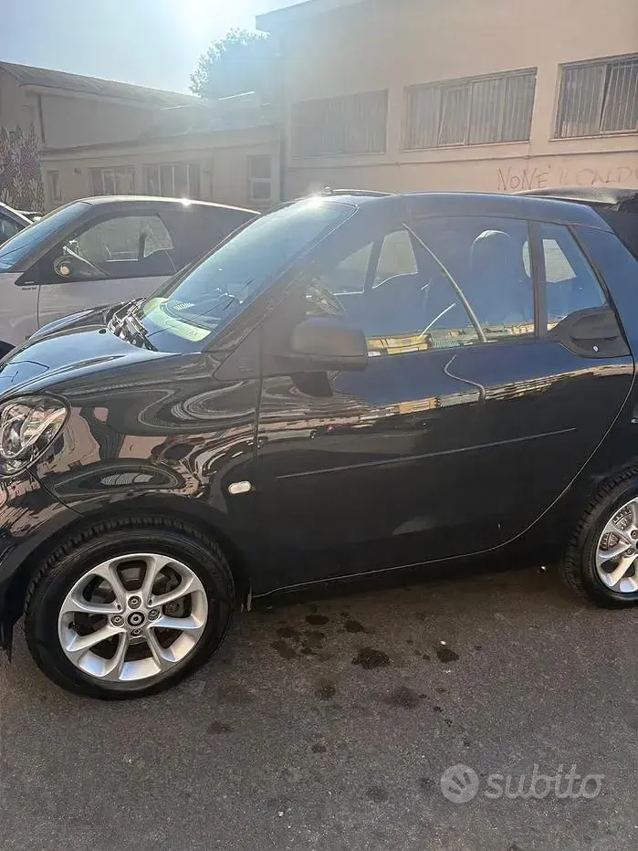 Usata Smart ForTwo Electric Drive 41 kW (56 CV) 2019 Nero Cabrio