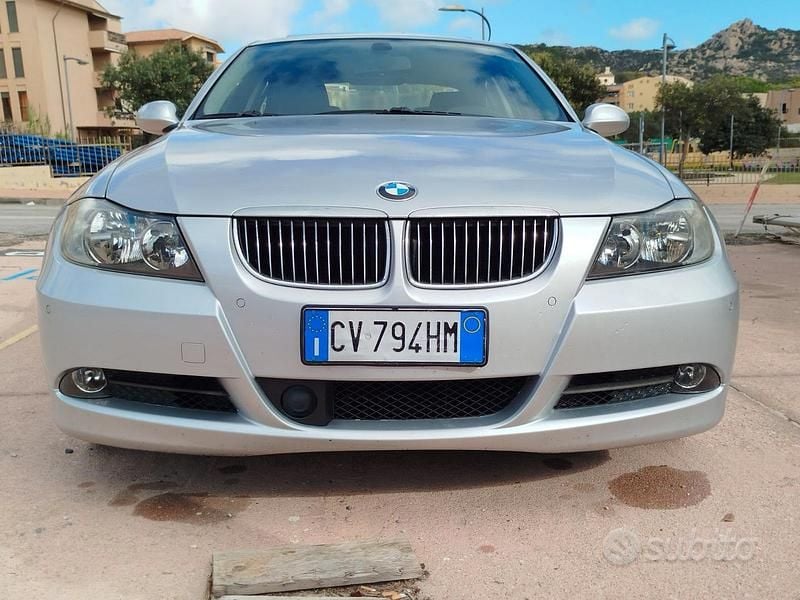 Usata BMW 325 218 CV (160 kW) 2005 Argento Berlina