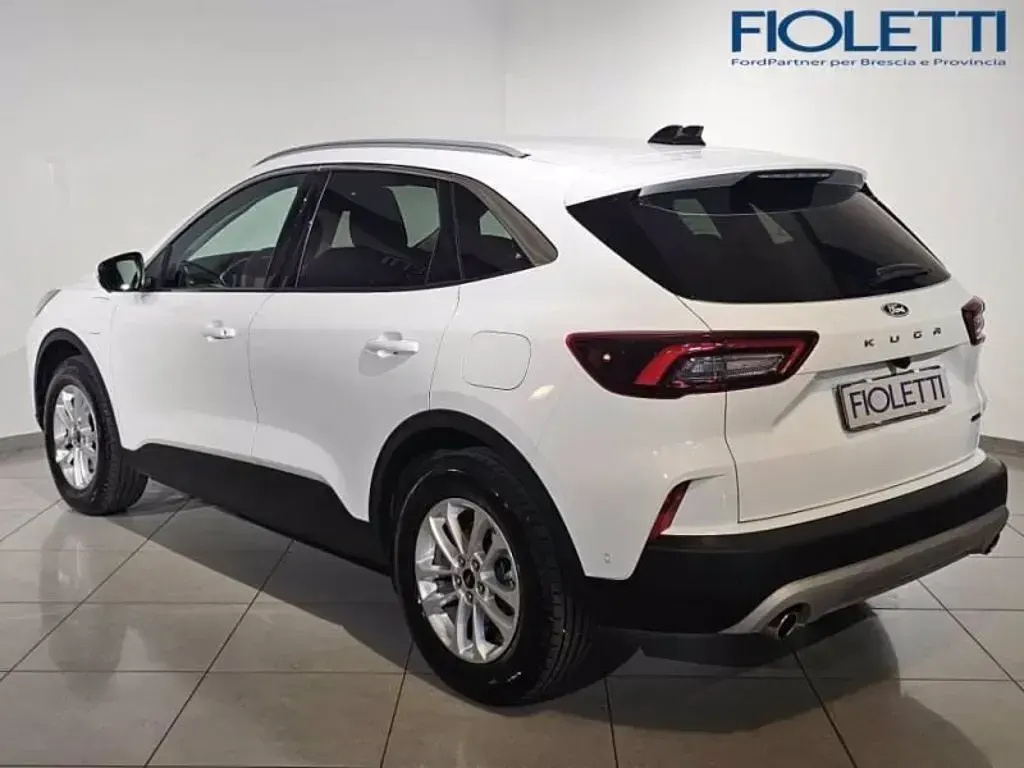 Usata Ford Kuga Titanium 243 CV (178 kW) 2025 Bianco SUV