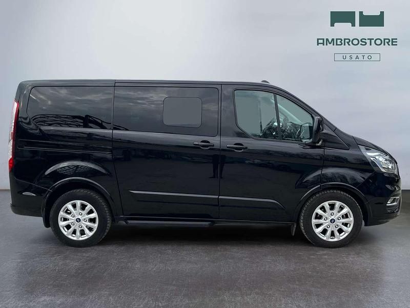 Usata Ford Tourneo Custom 131 CV (96 kW) 2022 Agate black Furgone