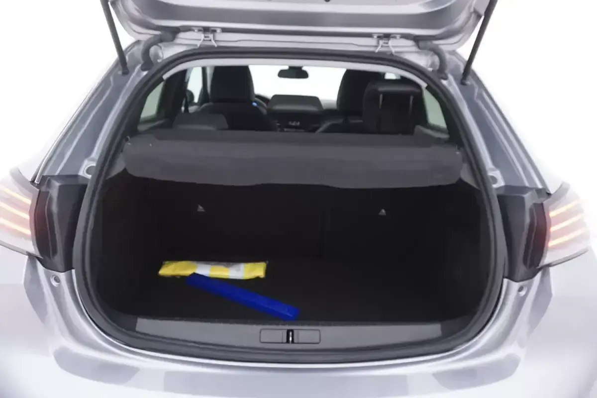 Usata Peugeot 208 Allure 101 CV (74 kW) 2025 Grigiogrigio Utilitaria