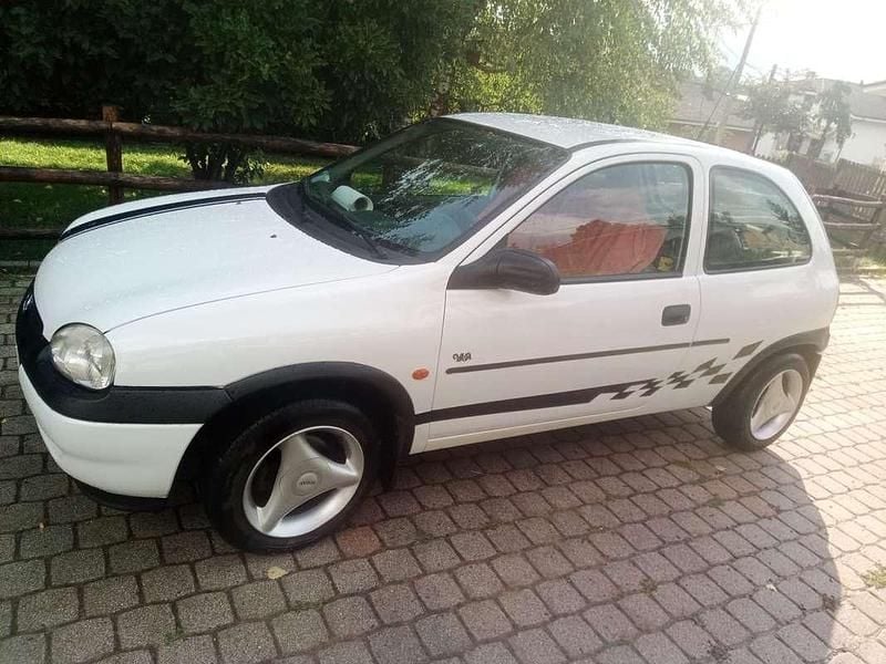 Usata Opel Corsa 67 CV (49 kW) 1998 Bianco Utilitaria