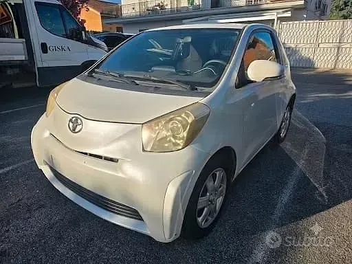 Usata Toyota iQ 68 CV (50 kW) 2010 Bianco Utilitaria