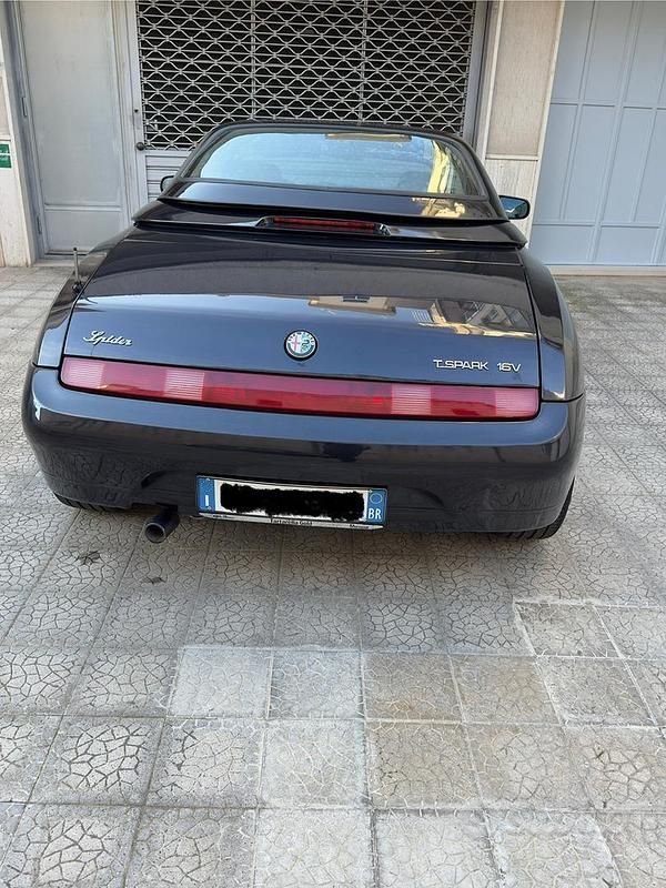 Usata Alfa Romeo Spider 150 CV (110 kW) 1996 Nero Cabrio