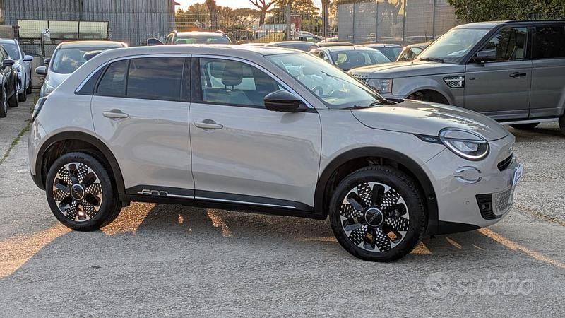 Usata Fiat 600 La Prima 110 CV (80 kW) 2025 Beige SUV