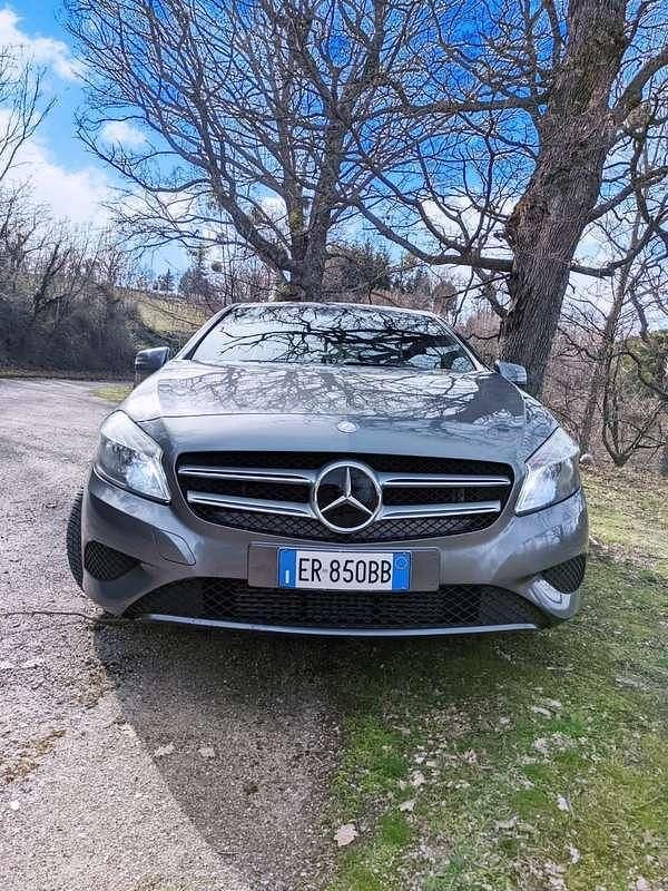 Usata Mercedes A180 109 CV (80 kW) 2013 Grigio Berlina