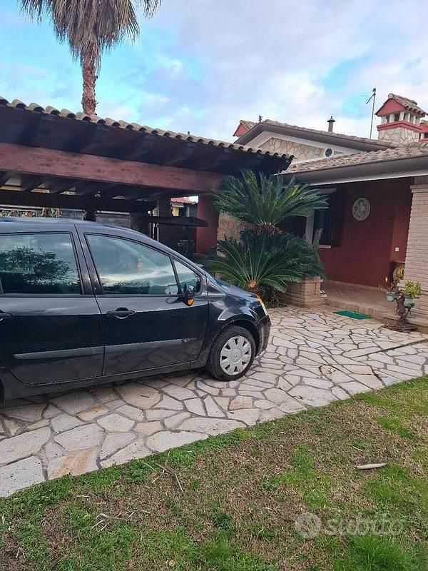 Usata Renault Modus 102 CV (75 kW) 2006 Nero Monovolume