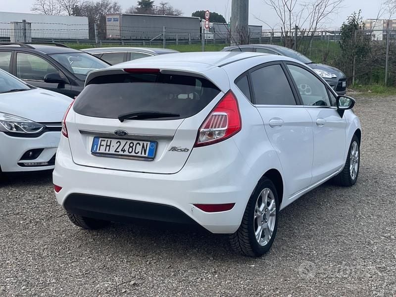 Usata Ford Fiesta Titanium 75 CV (55 kW) 2017 Bianco Berlina