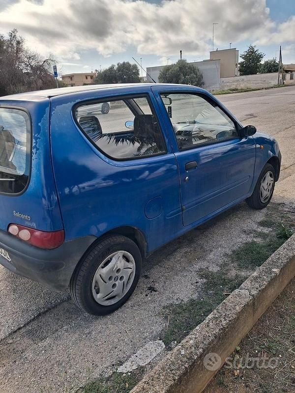 Usata Fiat 600 39 CV (28 kW) 1999 Blu Utilitaria