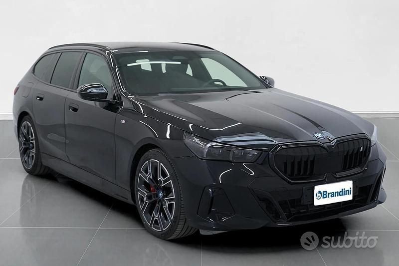 Nuova BMW i5 M Sport 250 kW (340 CV) 2025 Nero Station wagon