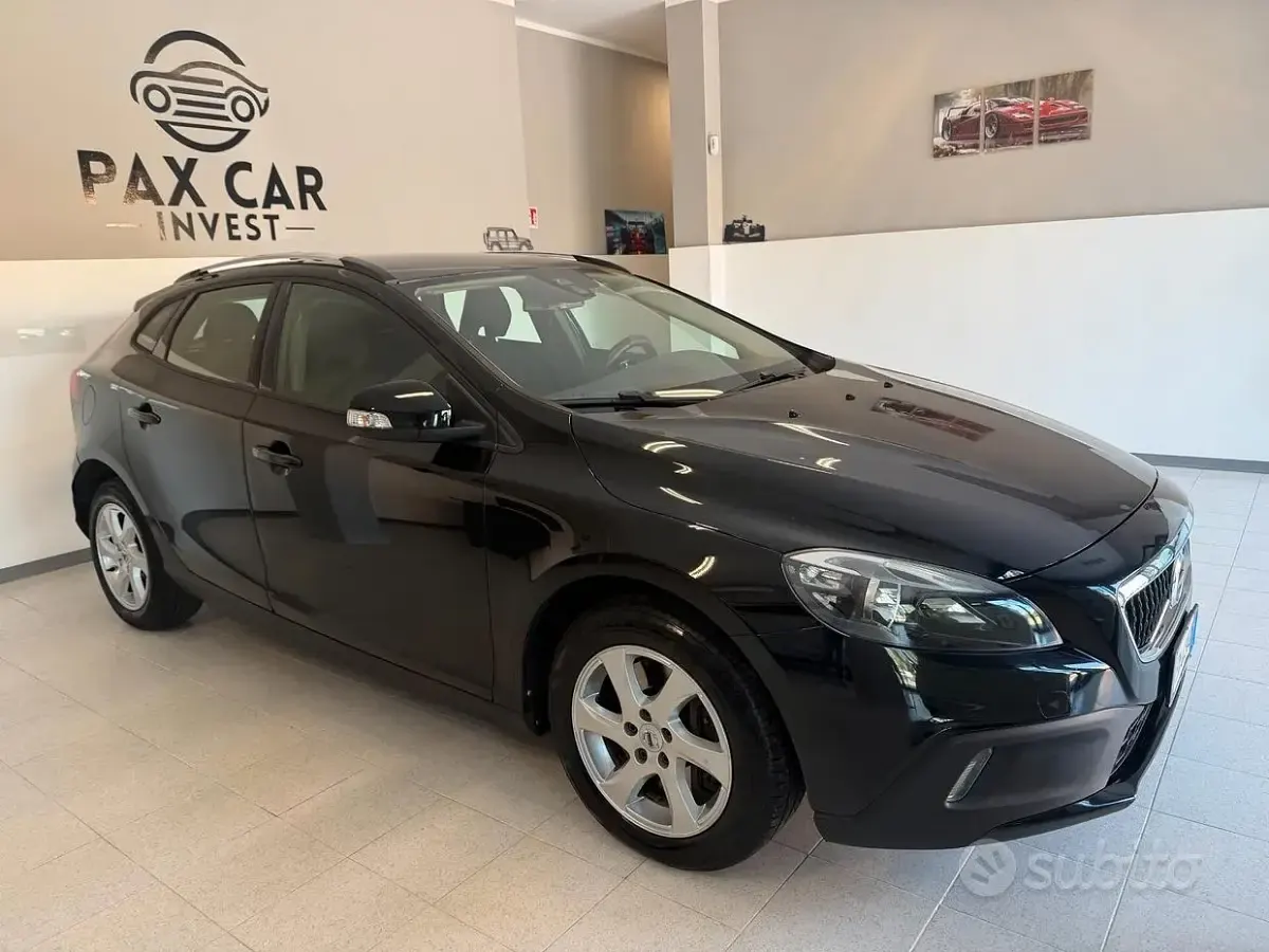 Usata Volvo V40 CC Business Edition 120 CV (88 kW) 2017 Nero Station wagon