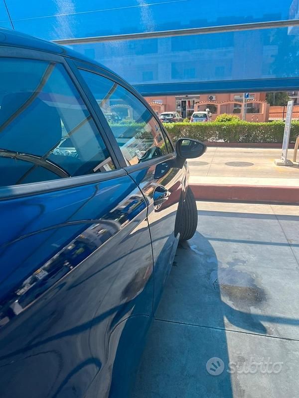 Usata 2015 Ford Fiesta Due volumi | 6500 € (Ottimo prezzo) - Immagine 1/4