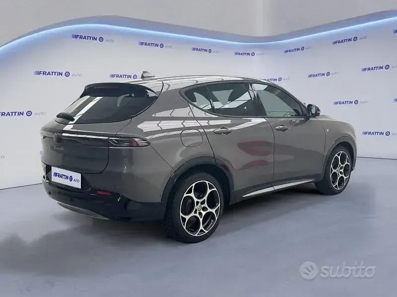 Käytetty Alfa Romeo Tonale Ti 131 HP (96 kW) 2024 Harmaa Katumaasturi
