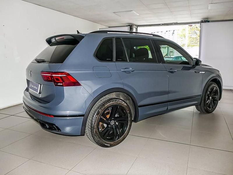 Usata VW Tiguan R-line 200 CV (147 kW) 2021 Dolphin grey metallizzato SUV