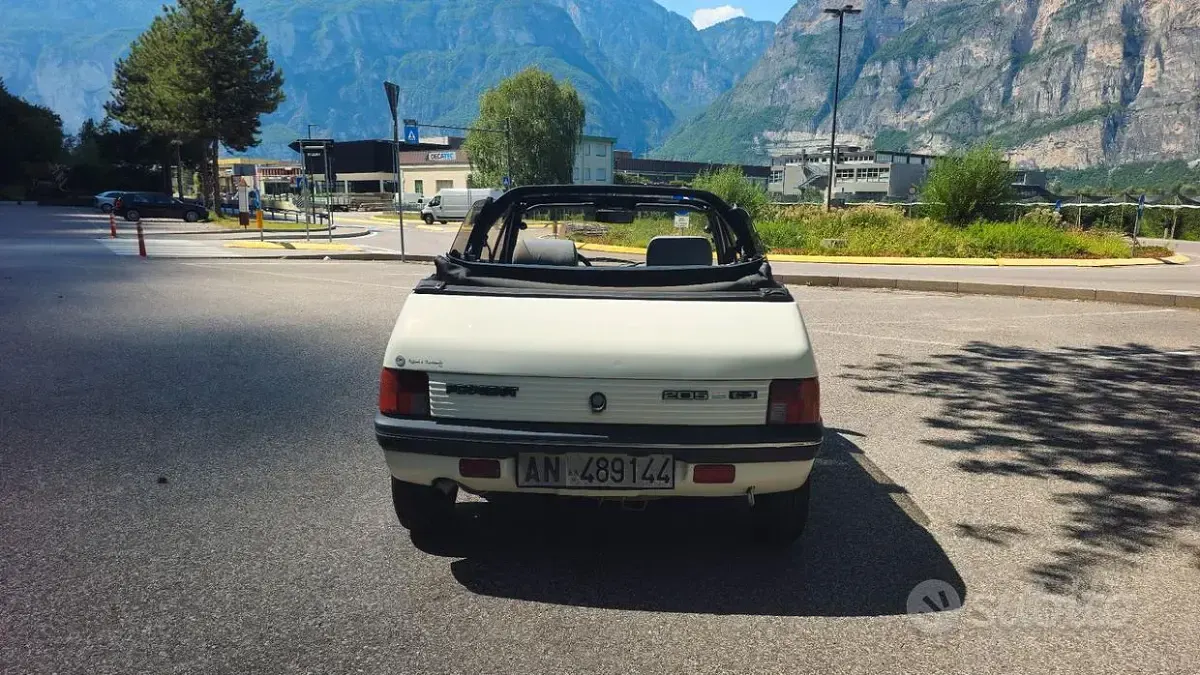 Usata Peugeot 205 54 CV (39 kW) 1989 Bianco Cabrio