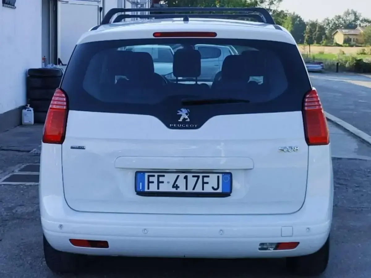 Usata Peugeot 5008 Business-Line 120 CV (88 kW) 2016 Bianco Monovolume