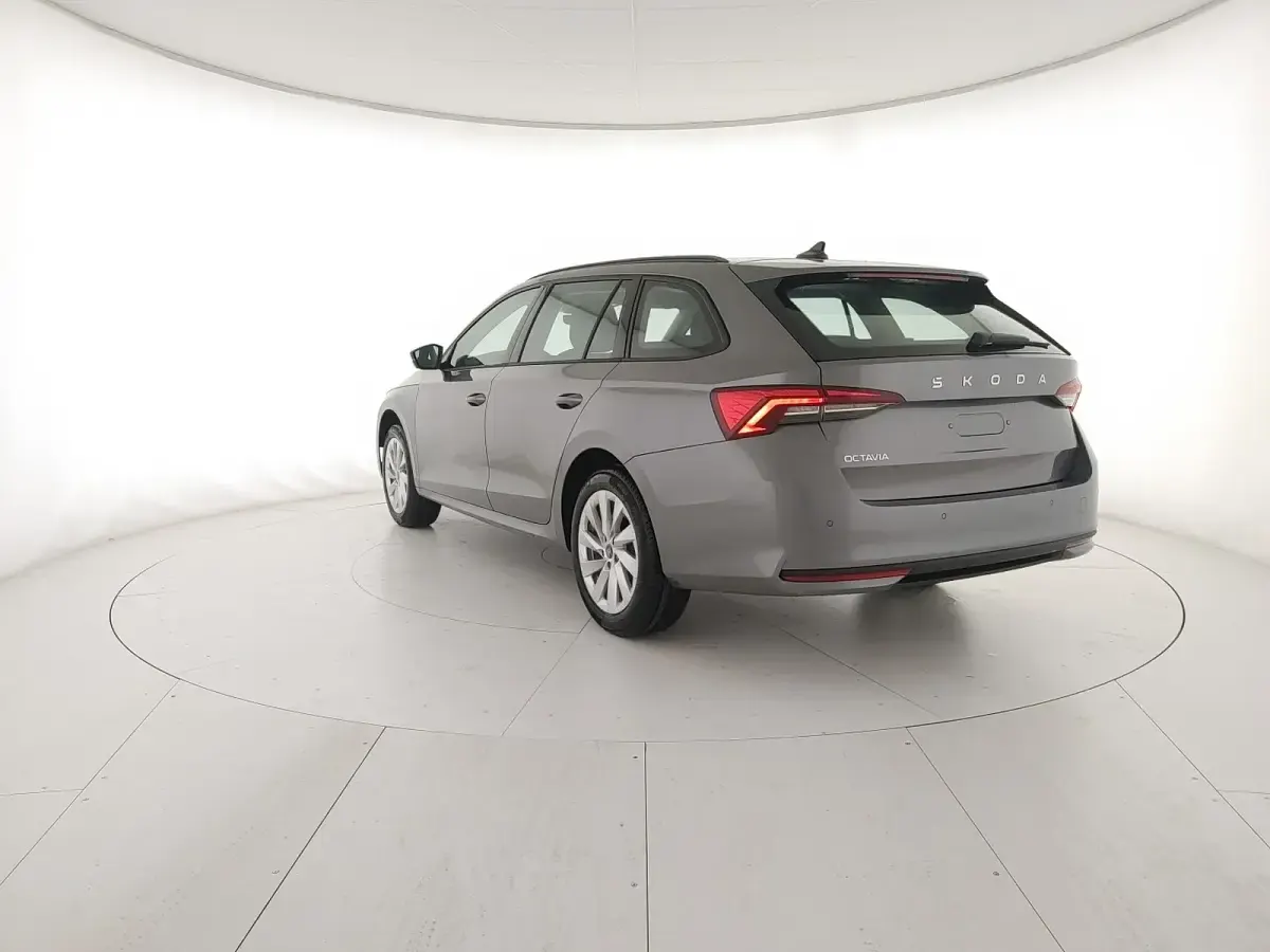 Nuova Skoda Octavia Executive 150 CV (110 kW) 2026 Grigio graphite metallizzato Station wagon