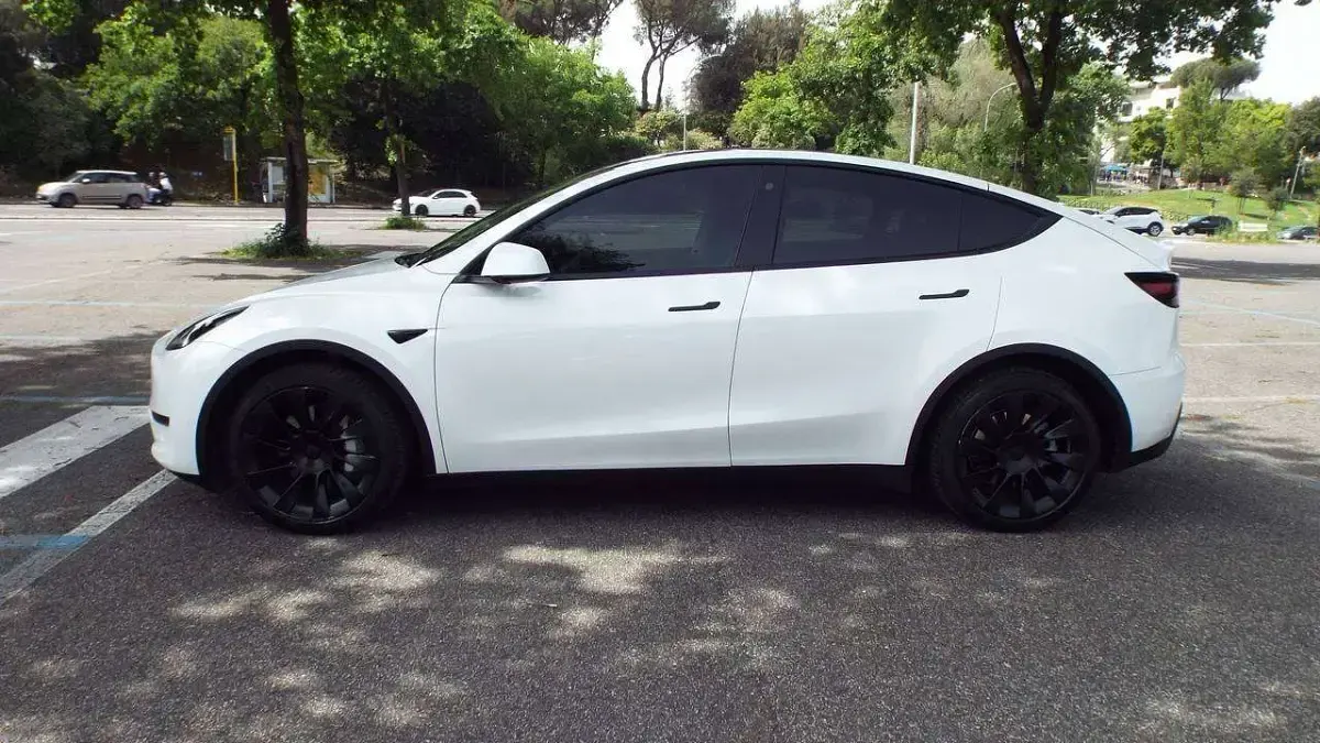 Usata Tesla Model Y 152 kW (208 CV) 2023 Bianco SUV