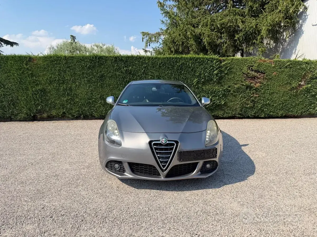 Usata Alfa Romeo Giulietta Quadrifoglio Verde 235 CV (172 kW) 2013 Grigio Utilitaria