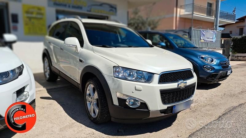 Bianco Usata 2013 Chevrolet Captiva SUV | 9500 € (Buon prezzo) - Immagine 1/4