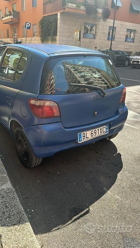 Usata Toyota Yaris 1999 Blu Berlina