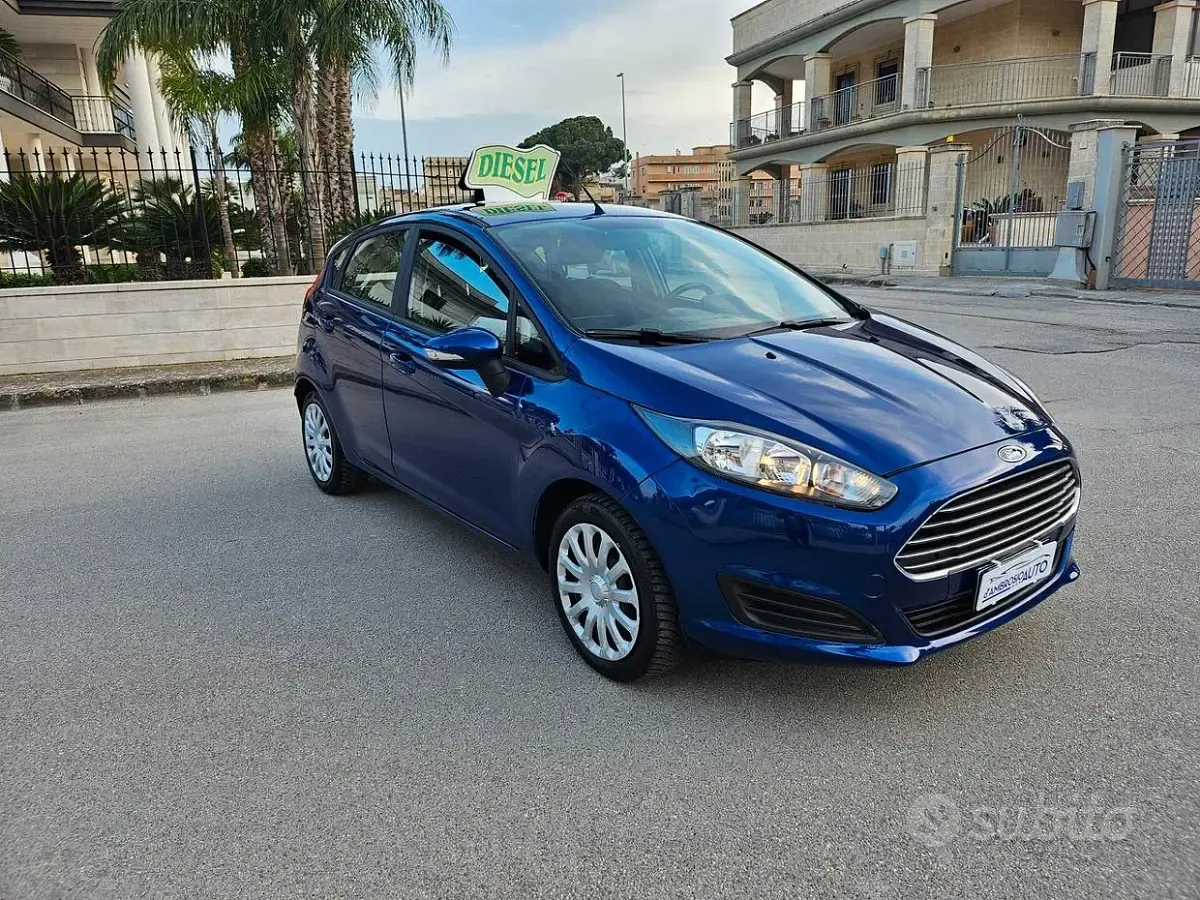 Usata Ford Fiesta Business Edition 75 CV (55 kW) 2015 Bluazzurro Utilitaria
