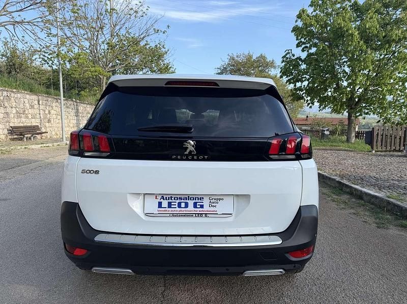 Usado Peugeot 5008 Allure 131 CV (96 kW) 2019 Blanco SUV