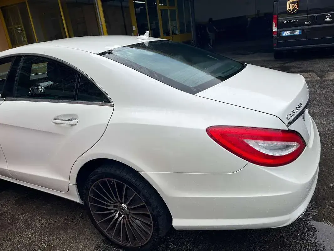 Usata Mercedes CLS350 286 CV (210 kW) 2011 Bianco Coupé