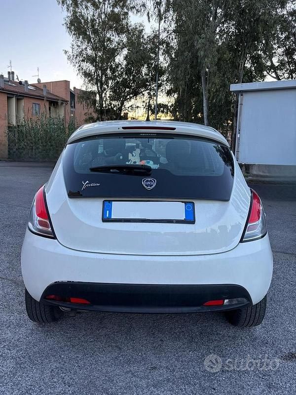 Usata Lancia Ypsilon Silver 69 CV (50 kW) 2014 Bianco Utilitaria