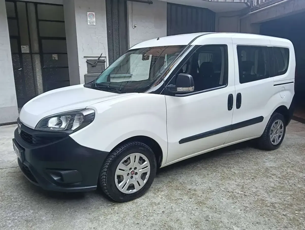 Usata Fiat Doblò Easy 95 CV (69 kW) 2020 Bianco Monovolume