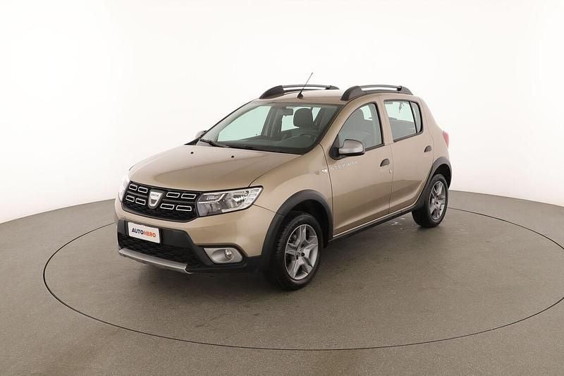 Usata Dacia Sandero Comfort 90 CV (66 kW) 2020 Oro