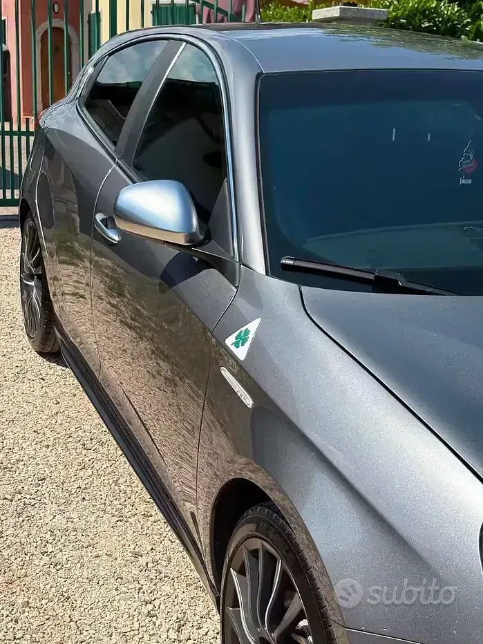 Usata Alfa Romeo Giulietta Quadrifoglio Verde 235 CV (172 kW) 2011 Grigio Utilitaria