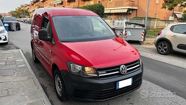 Usata VW Caddy Comfortline 122 CV (89 kW) 2017 Rosso Monovolume