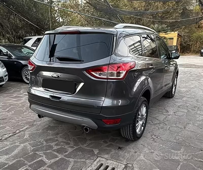Usata Ford Kuga Titanium 140 CV (102 kW) 2014 Grigio SUV