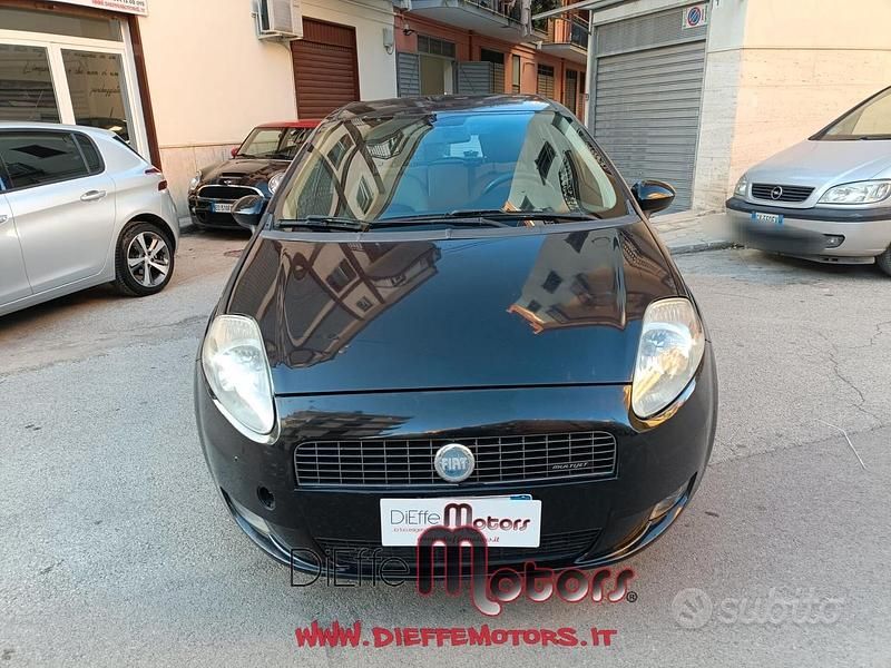 Usata Fiat Grande Punto Dynamic 90 CV (66 kW) 2005 Nero Utilitaria