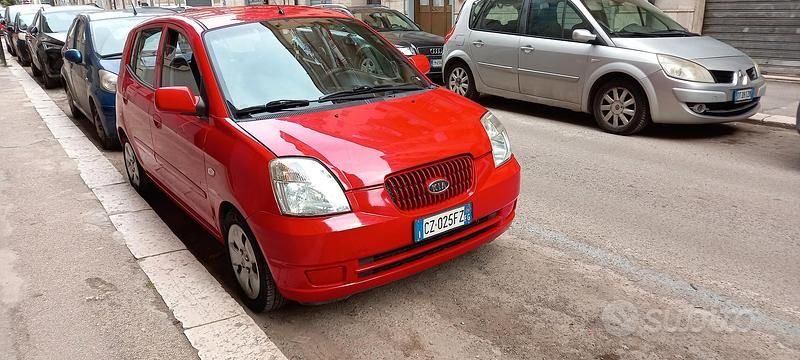 Usata Kia Picanto 75 CV (55 kW) 2006 Rosso Utilitaria