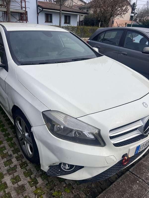 Usata Mercedes A180 109 CV (80 kW) 2013 Bianco Berlina