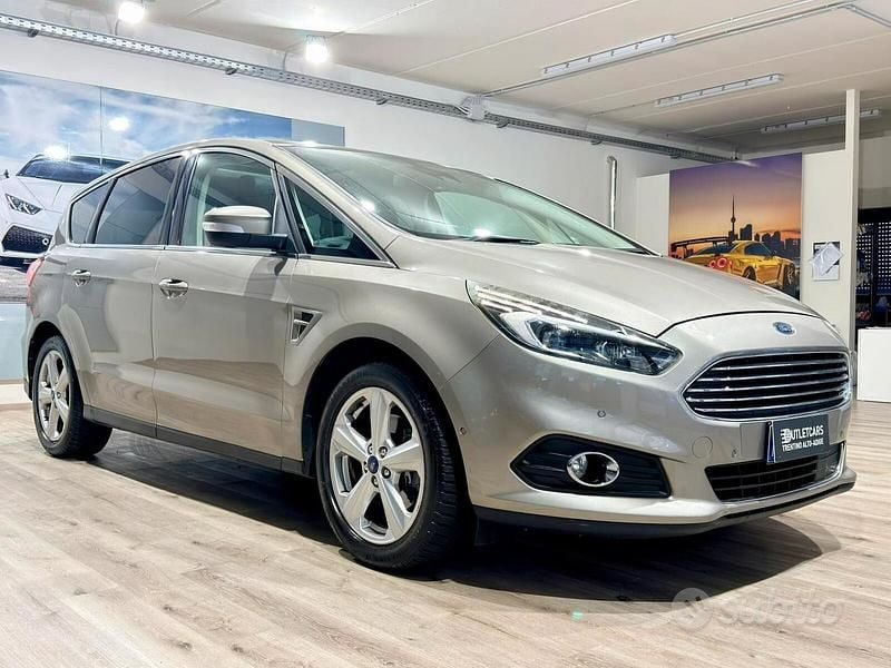 Usata Ford S-MAX Titanium 150 CV (110 kW) 2017 Grigio Monovolume