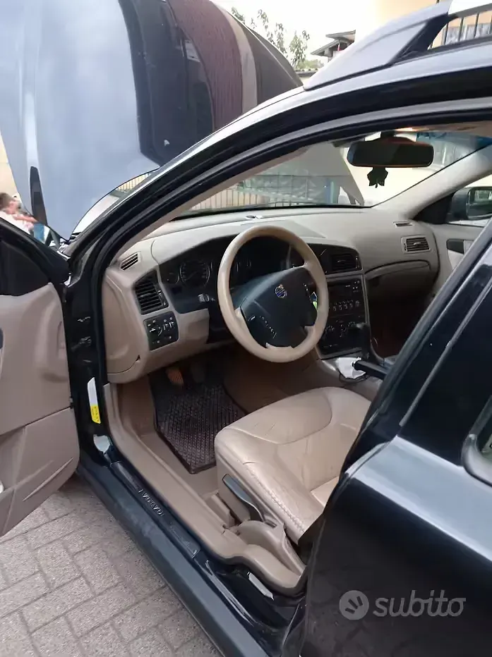 Usata Volvo XC70 185 CV (136 kW) 2006 Nero Station wagon