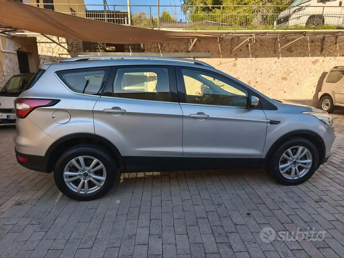 Gebraucht Ford Kuga S 120 PS (88 kW) 2018 Grau SUV