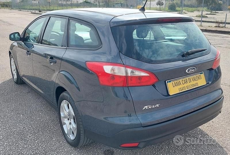 Usata Ford Focus 116 CV (85 kW) 2014 Grigio Station wagon