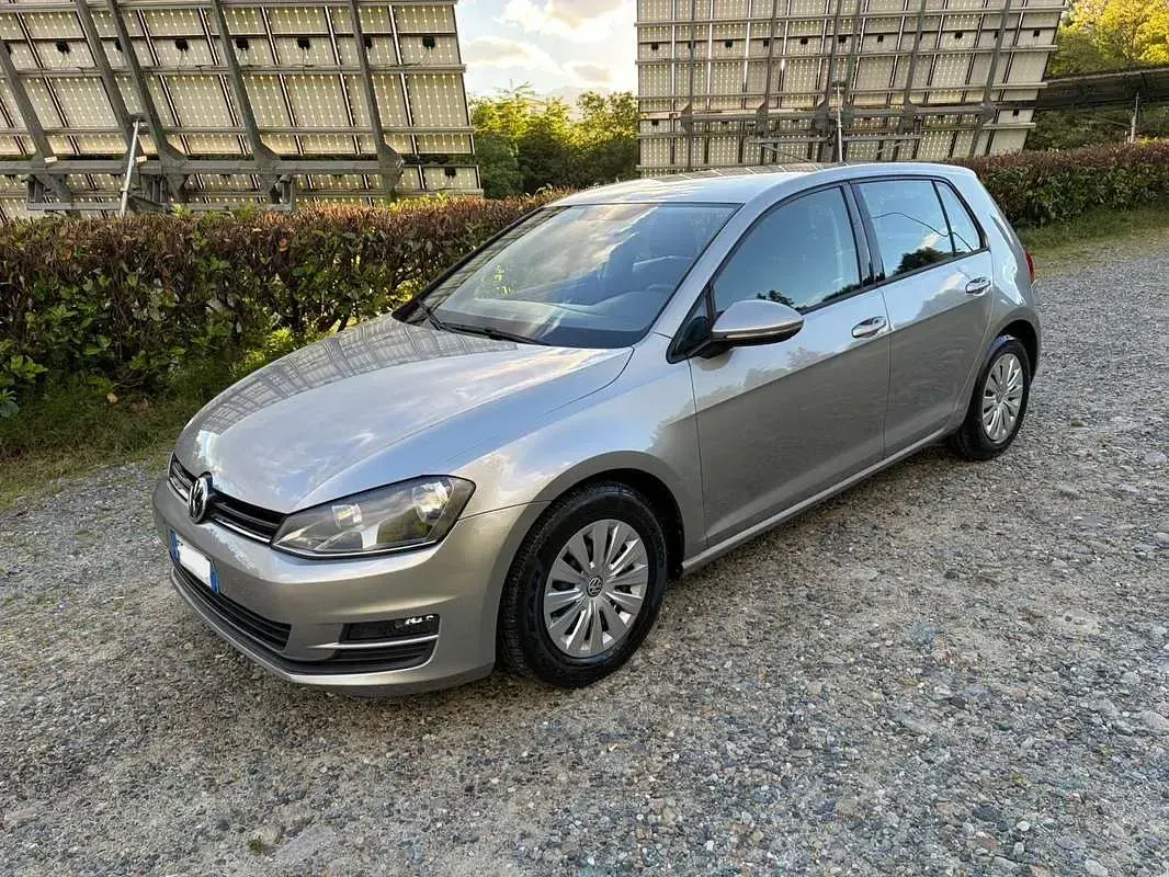 Usata VW Golf VII Trendline 105 CV (77 kW) 2013 Argento Berlina