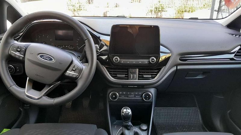 Usata Ford Fiesta Titanium 75 CV (55 kW) 2023 Grigio Berlina