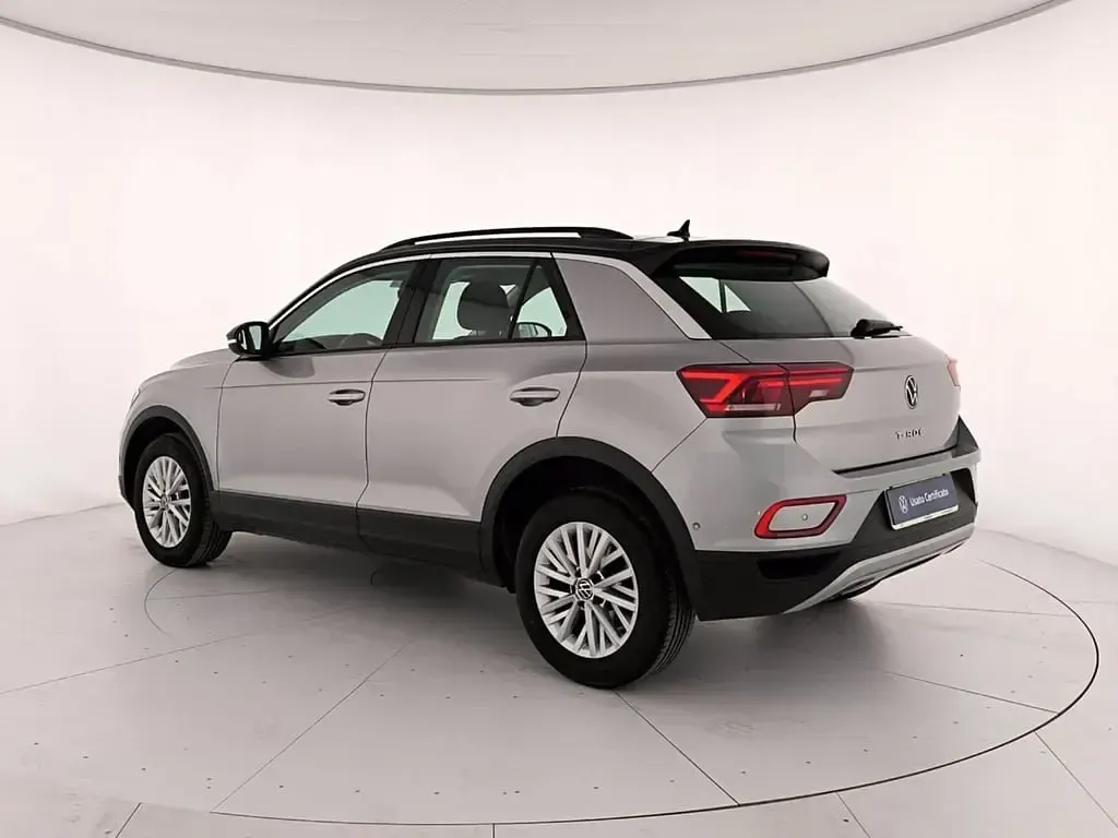 Usata VW T-Roc Life 110 CV (80 kW) 2023 Pyrit silver metallizzato nero SUV