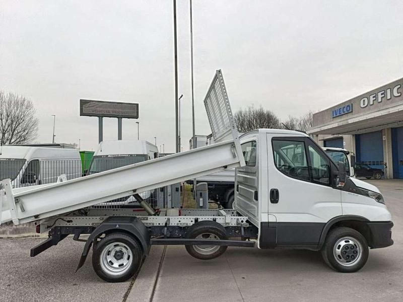 Usata Iveco Daily 160 CV (117 kW) 2023 Bianco Furgone