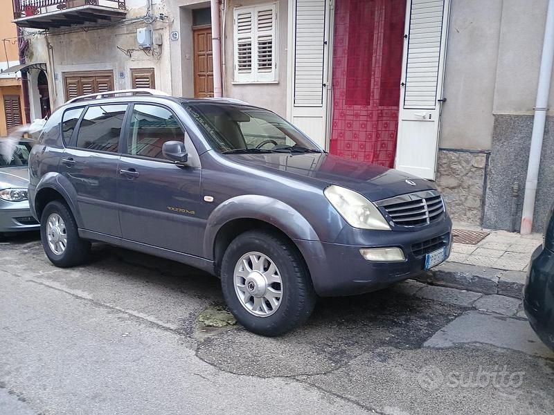 Usata Ssangyong (KGM) Rexton 165 CV (121 kW) 2006 Grigio SUV