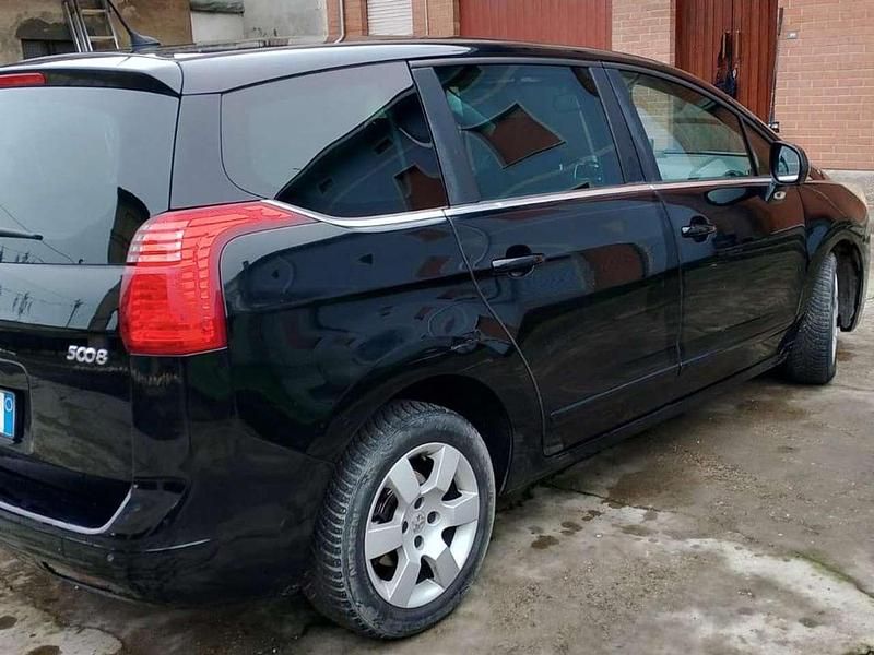 Usata Peugeot 5008 150 CV (110 kW) 2012 Nero Monovolume