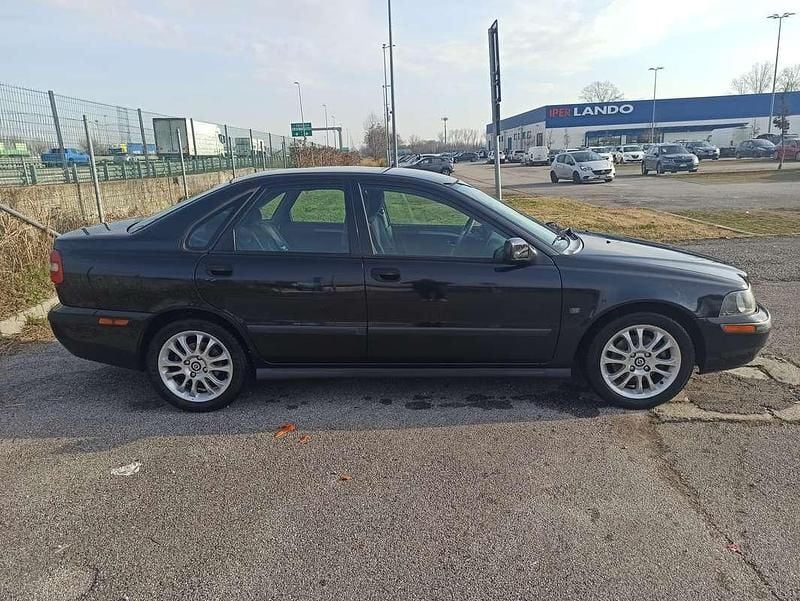 Usata Volvo S40 102 CV (75 kW) 2001 Nero Berlina
